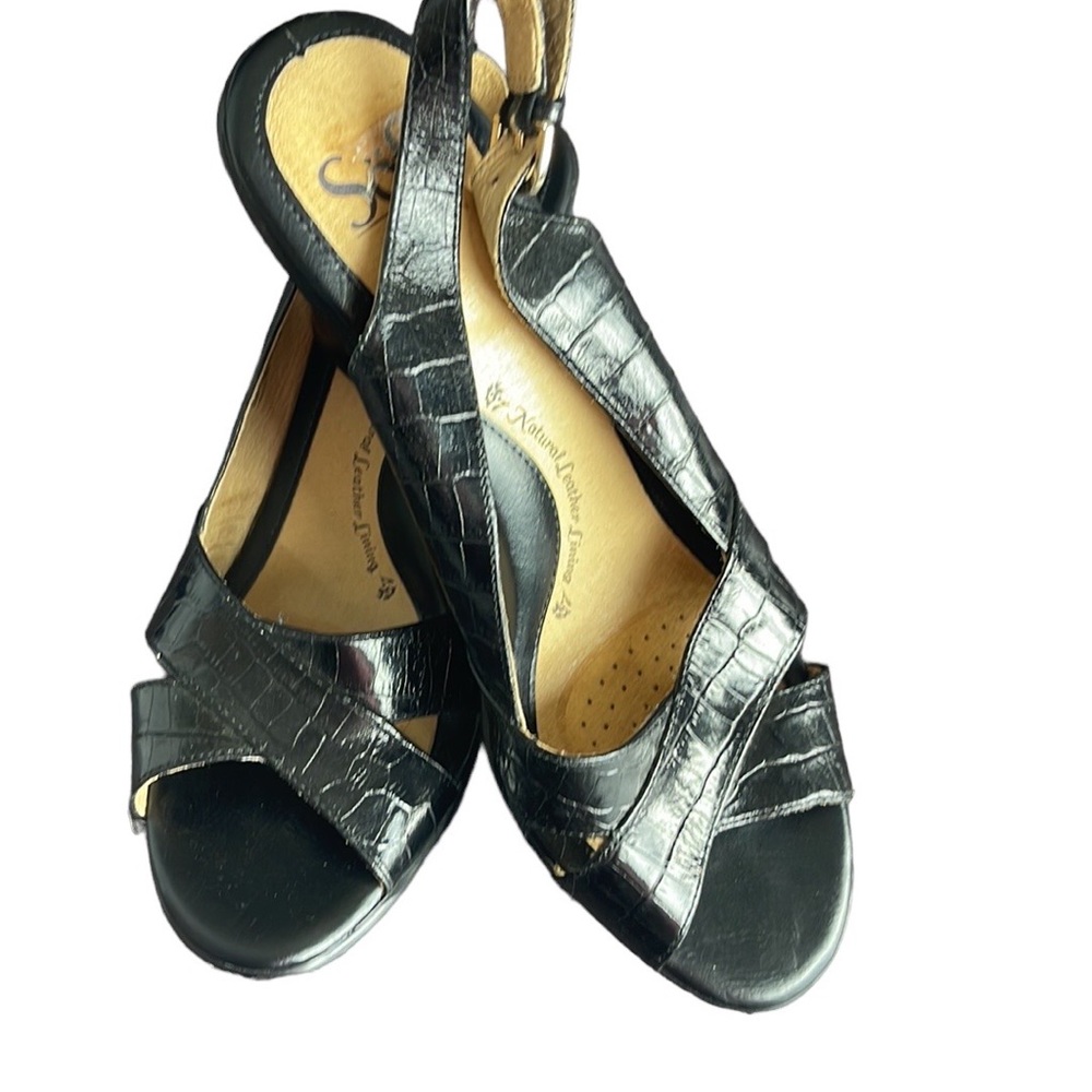 Sofft Black textured open toed block heel strappy shoe size 10 with ankle strap